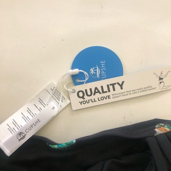 CUPSHE Women’s Tropical Deep V-Neckline Strappy Back Rushing One Piece Swimsuit - Picture 6 of 10